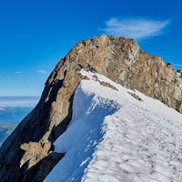 Arrivée sur la crête neigeuse du Grand Bec...