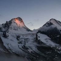 Dernières lueurs sur la Dent Blanche, lever de lune sur le Grand Cornier