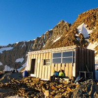 Refuge Durier devant l'arête de Tricot