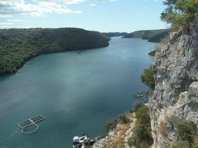 Vue depuis les falaises sur le canal Vue depuis les falaises sur le canal