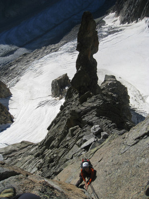 [Concours Photo Sophie 2023] Joli dièdre fissuré peu incliné mais bien joli sur l'arête SE de Blaitière