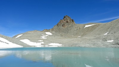 La Vierge et l'épaule SE à droite, le col Collon à gauche, son lac au milieu La Vierge et l'épaule SE à droite, le col Collon à gauche, son lac au milieu