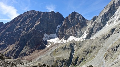 Bec des Lacs au centre, col des Lacs à gauche, col de la Sassa à droite, ex-glacier du Bas d'Oren au pied Bec des Lacs au centre, col des Lacs à gauche, col de la Sassa à droite, ex-glacier du Bas d'Oren au pied