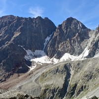 Bec des Lacs au centre, col des Lacs à gauche, col de la Sassa à droite, ex-glacier du Bas d'Oren au pied