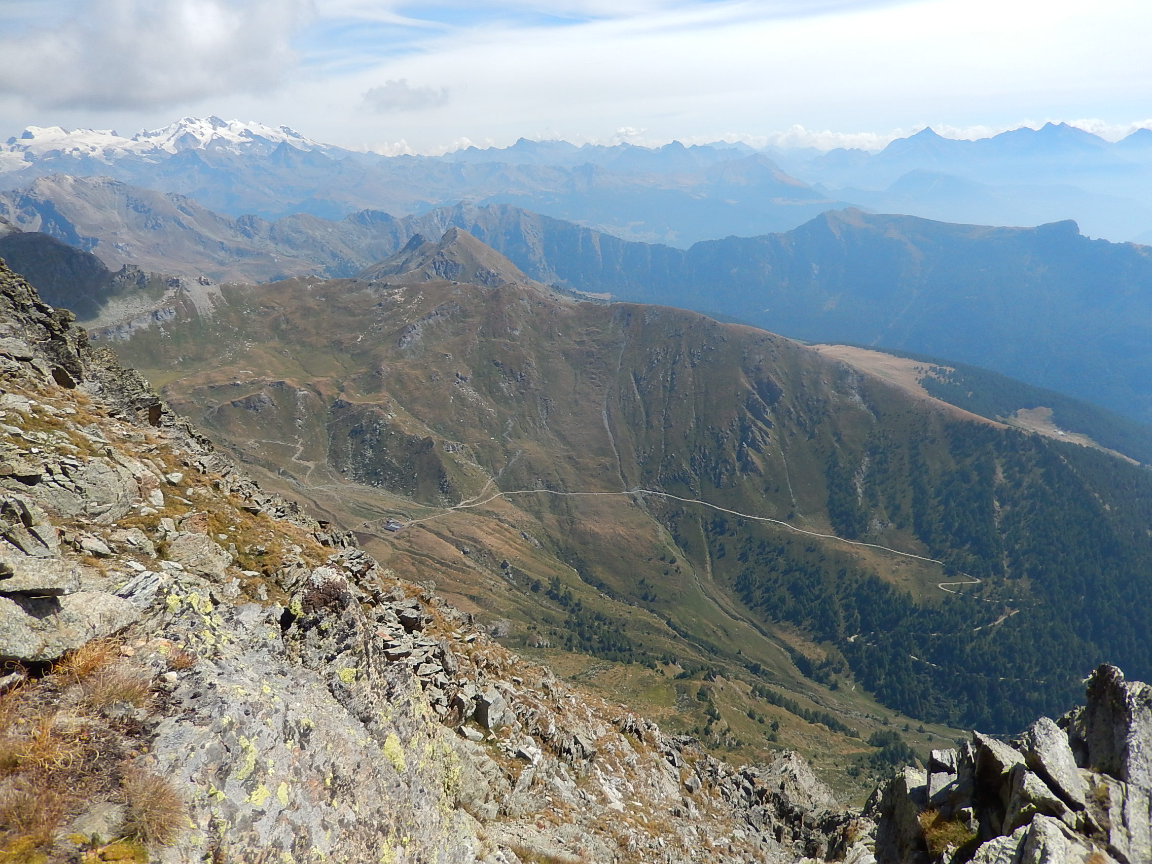 Dalla cima lo sterrato di salita - Camptocamp.org