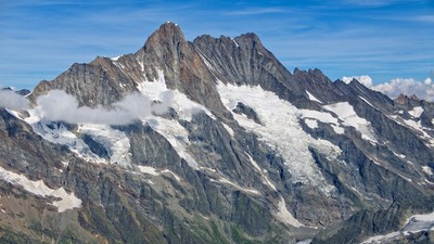Schreckhorn - Lauteraarhorn depuis la Mittellegihütte Schreckhorn - Lauteraarhorn depuis la Mittellegihütte