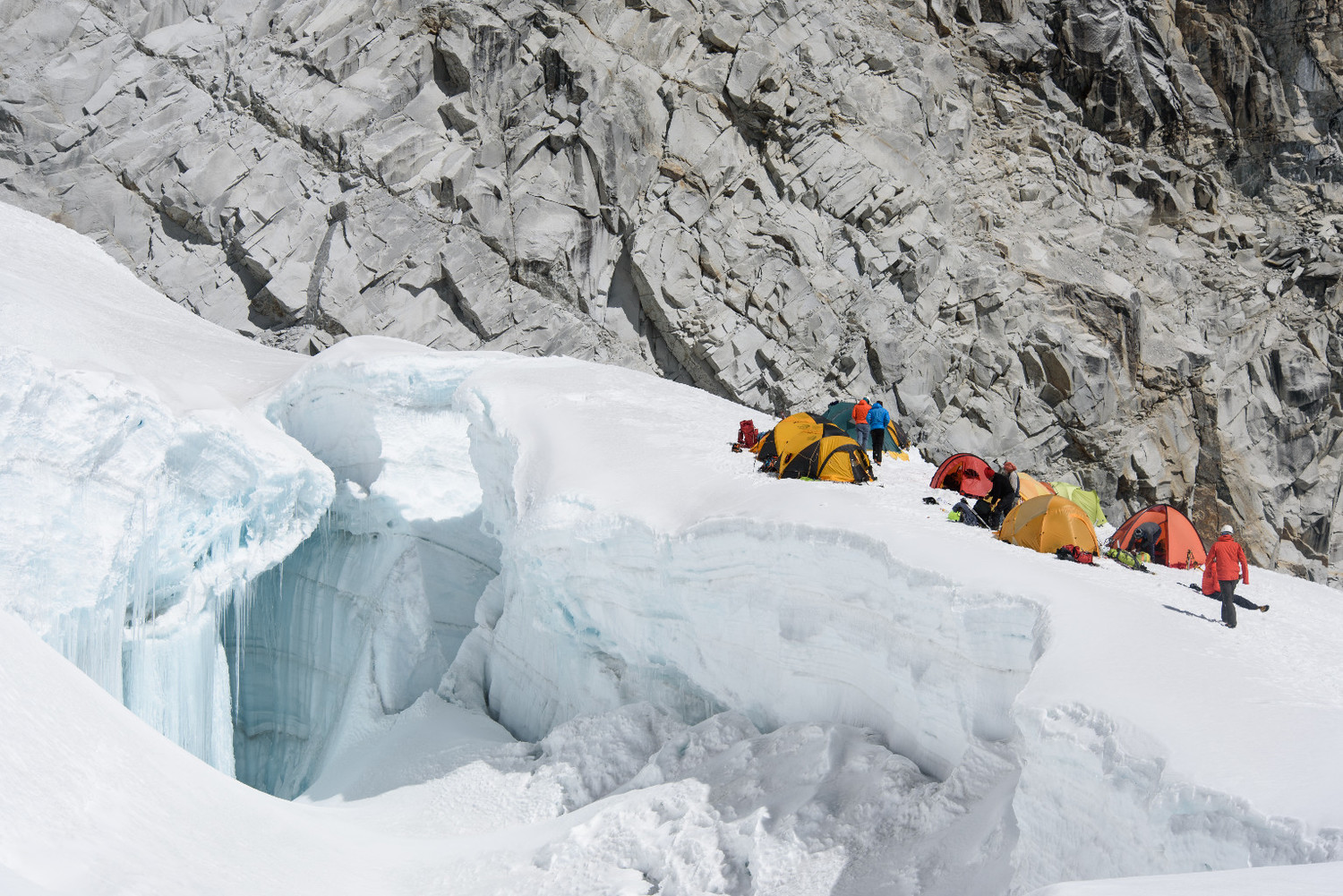 Camp glacier