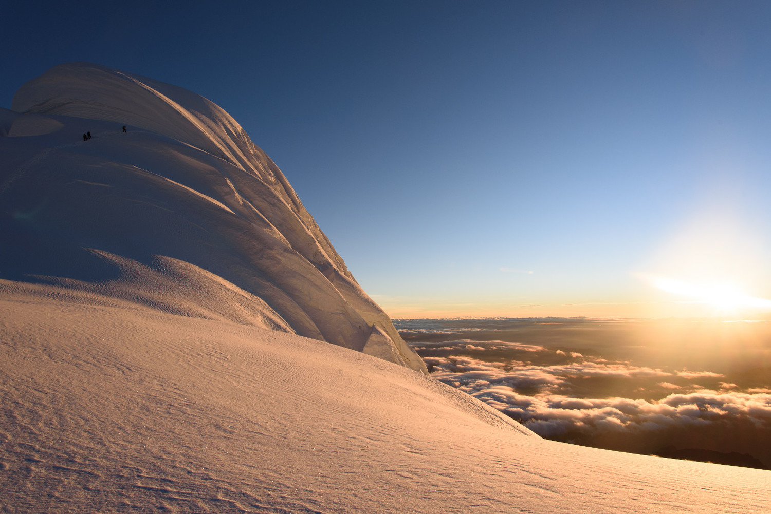 Lever de soleil avant le sommet du Chopicalqui