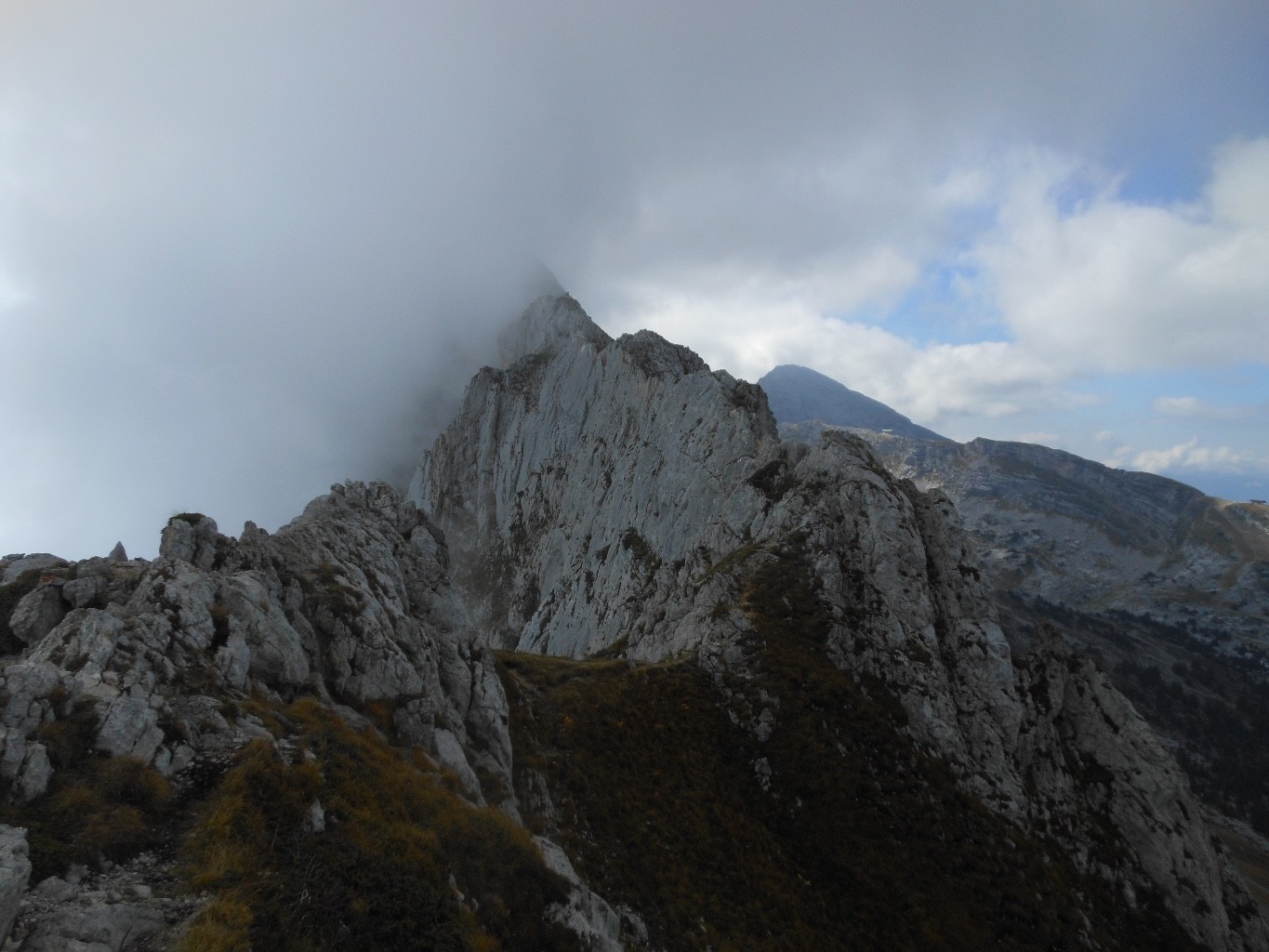 Dans le 1er 1/3 de l'arete