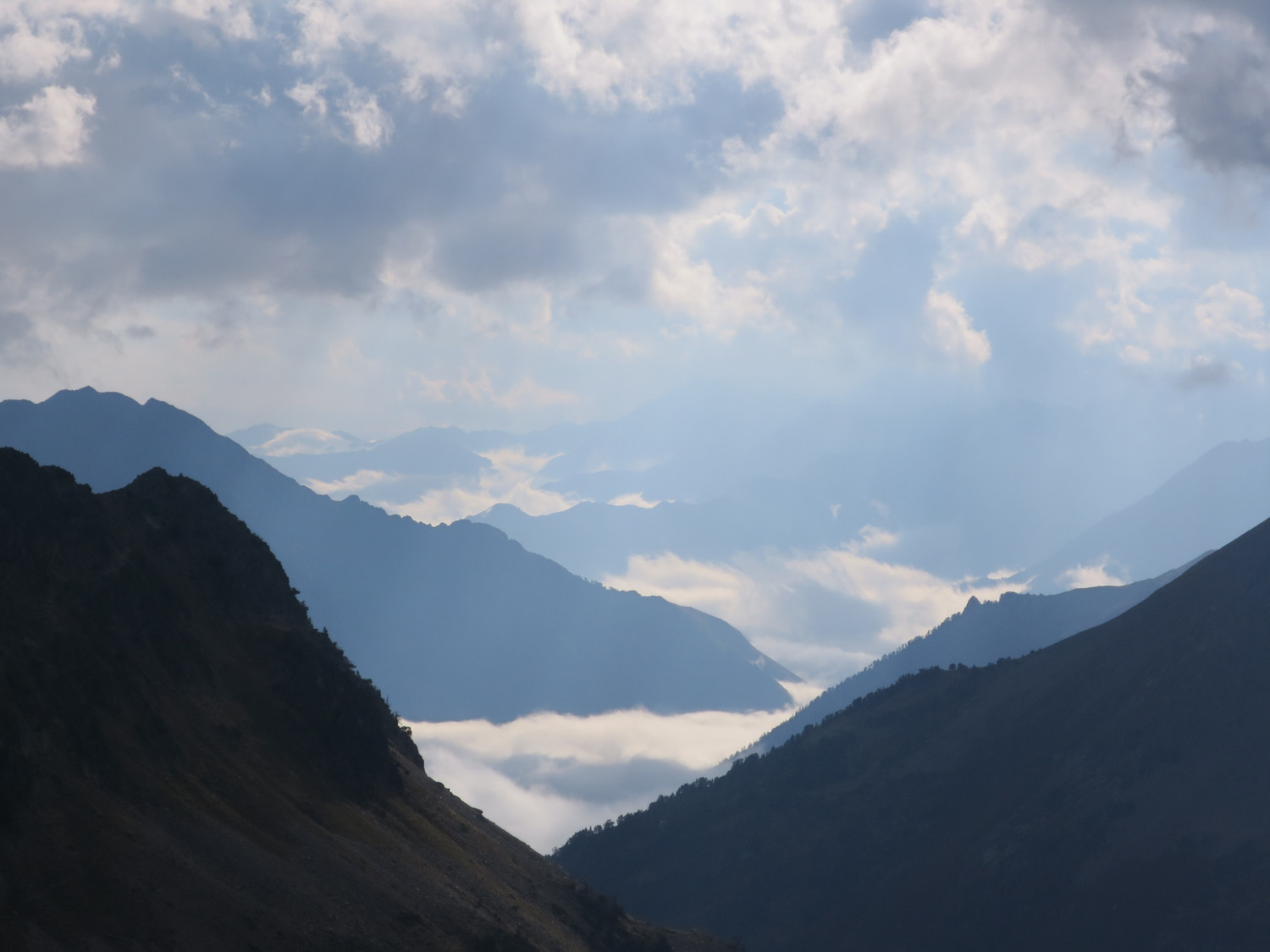 Vue derfrière nous pendant l'approche de la vie Batan