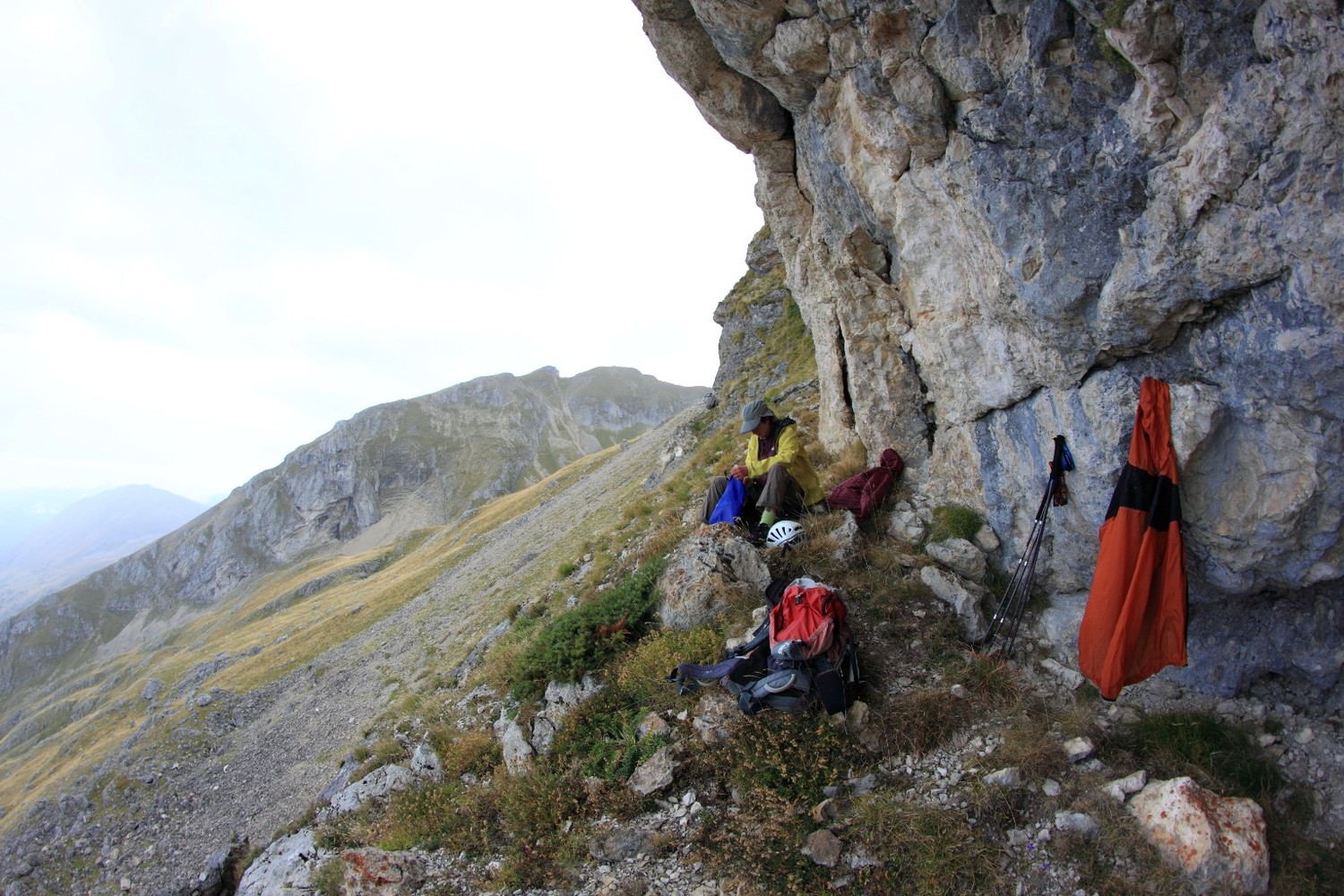 Pic-nique à l'abri des rochers