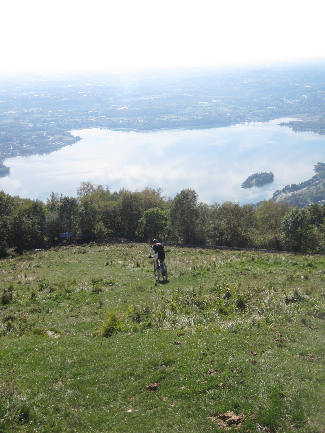 A picco sul Lago di Pusiano