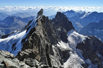 Enfilade des arêtes de la Meije Enfilade des arêtes de la Meije