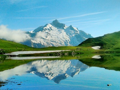 Lac de Mya et Aiguille des Glaciers Lac de Mya et Aiguille des Glaciers