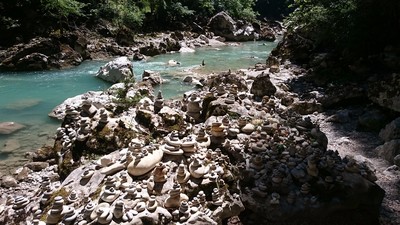 entre cairns et hommage à la Pachamama entre cairns et hommage à la Pachamama