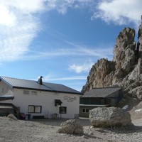 Sasso Piatto (Oskar Schuster) - refuge Demetz