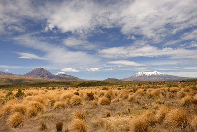 Le Mont Ngauruhoe et le massif du Tongariro, Nouvelle-Zélande Le Mont Ngauruhoe et le massif du Tongariro, Nouvelle-Zélande