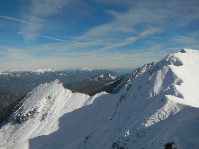 Le Schwarzkogel (à G) est une antécime détachée de la ligne de crête Le Schwarzkogel (à G) est une antécime détachée de la ligne de crête