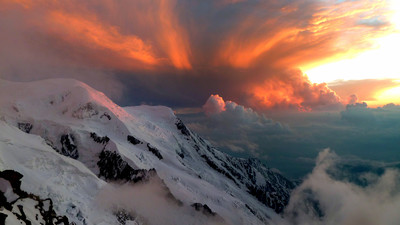 Ciel Torturé depuis le refuge des Cosmiques Ciel Torturé depuis le refuge des Cosmiques