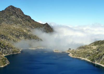 Le refuge au-dessus des nuages Le refuge au-dessus des nuages