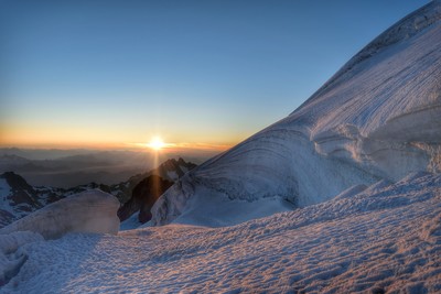 Levé de soleil au dôme des Ecrins Levé de soleil au dôme des Ecrins