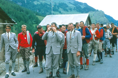 Promotion guides 1966, deux vaudois: M. Perret et D. Cochand promus Promotion guides 1966, deux vaudois: M. Perret et D. Cochand promus