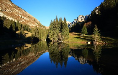 Miroir du lac de Fontaine (vallon de Bise) Miroir du lac de Fontaine (vallon de Bise)