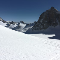 Vue vers l'E depuis le Cirque Maudit avec le Grand Flambeau, l'Aiguille de Toule et la Tour Ronde