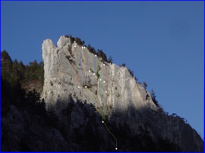 Vue de la "Face Sud" du Schilt, Jura Suisse. Vue de la "Face Sud" du Schilt, Jura Suisse.