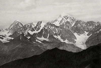 Dykhtau et Koshtantau vus du Shtuluvsek, en 1890, par Vittorio Sella 