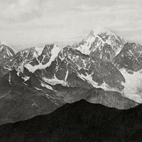 Dykhtau et Koshtantau vus du Shtuluvsek, en 1890, par Vittorio Sella 
