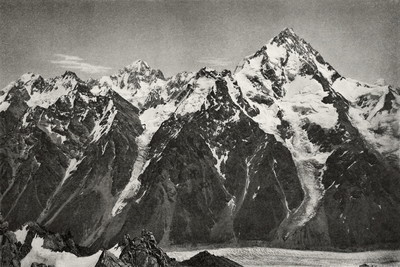 Koshtantau et Dykhtau vus de l'arête du Salynan par Vittorio Sella Koshtantau et Dykhtau vus de l'arête du Salynan par Vittorio Sella