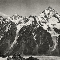 Koshtantau et Dykhtau vus de l'arête du Salynan par Vittorio Sella
