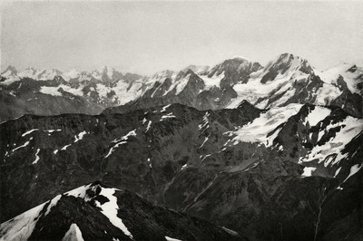 Montagnes des vallées Adyr et Adyl vus du Ciat Bashi par Vittorio Sella Montagnes des vallées Adyr et Adyl vus du Ciat Bashi par Vittorio Sella