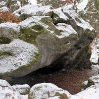 La grotte des Montussiennes, sous la neige (au Mont Ussy)