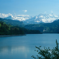 Lac de Lungern, vue vers le S par delà la vallée de l'Aar, Wetterhorn, Grindelgrat et Wildgärst, par omα