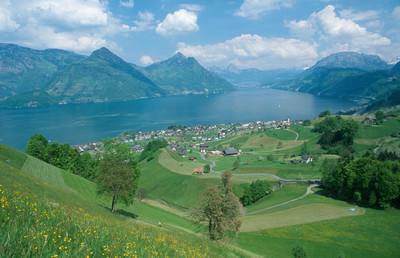 Lac des Quatre-Cantons, par omα Lac des Quatre-Cantons, par omα