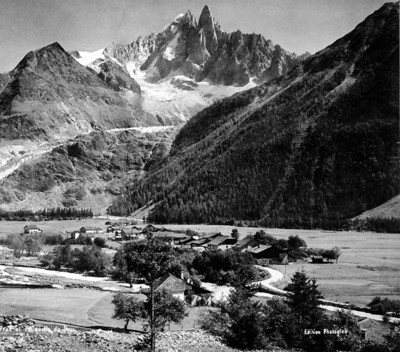 Aiguille Verte et les Drus vus des Praz en 1900, par Photoglob