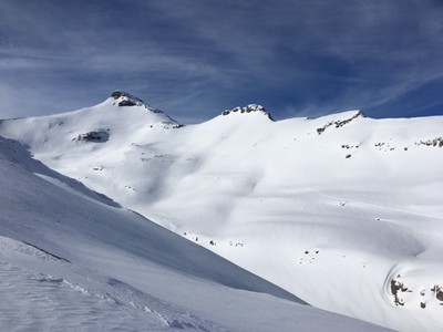 Wild Andrist depuis la montée sur Hundshore (à gauche)