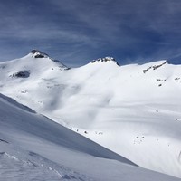 Wild Andrist depuis la montée sur Hundshore (à gauche)