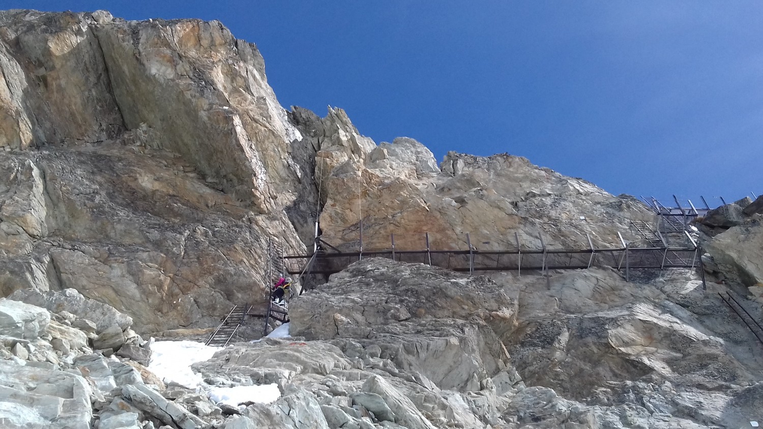 Le scale metalliche per tornare al Pas de Chèvre