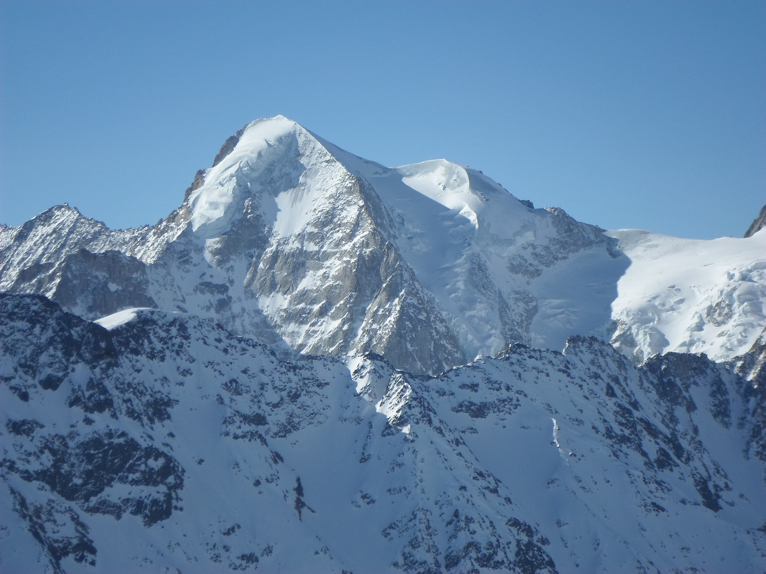Il Nesthorn salendo al Grosshorn.