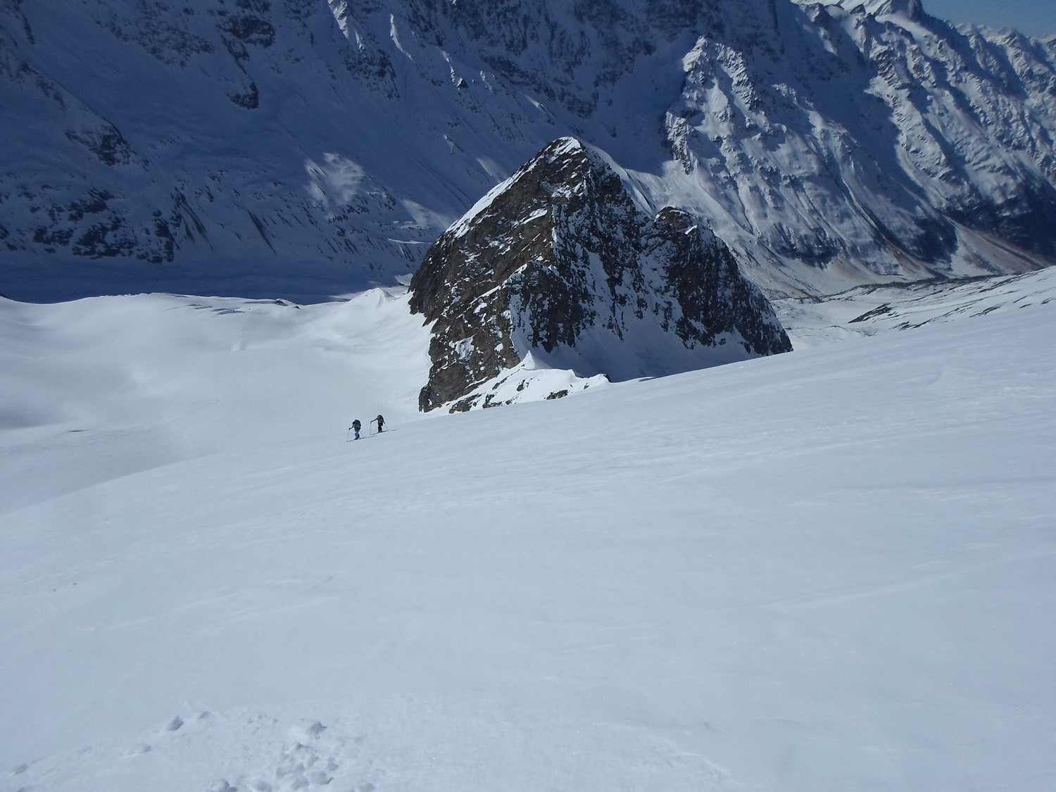 Salendo al Grosshorn, alle mie spalle i due dall'Hollandia, lo Jegichnubel e la Lotschental.l