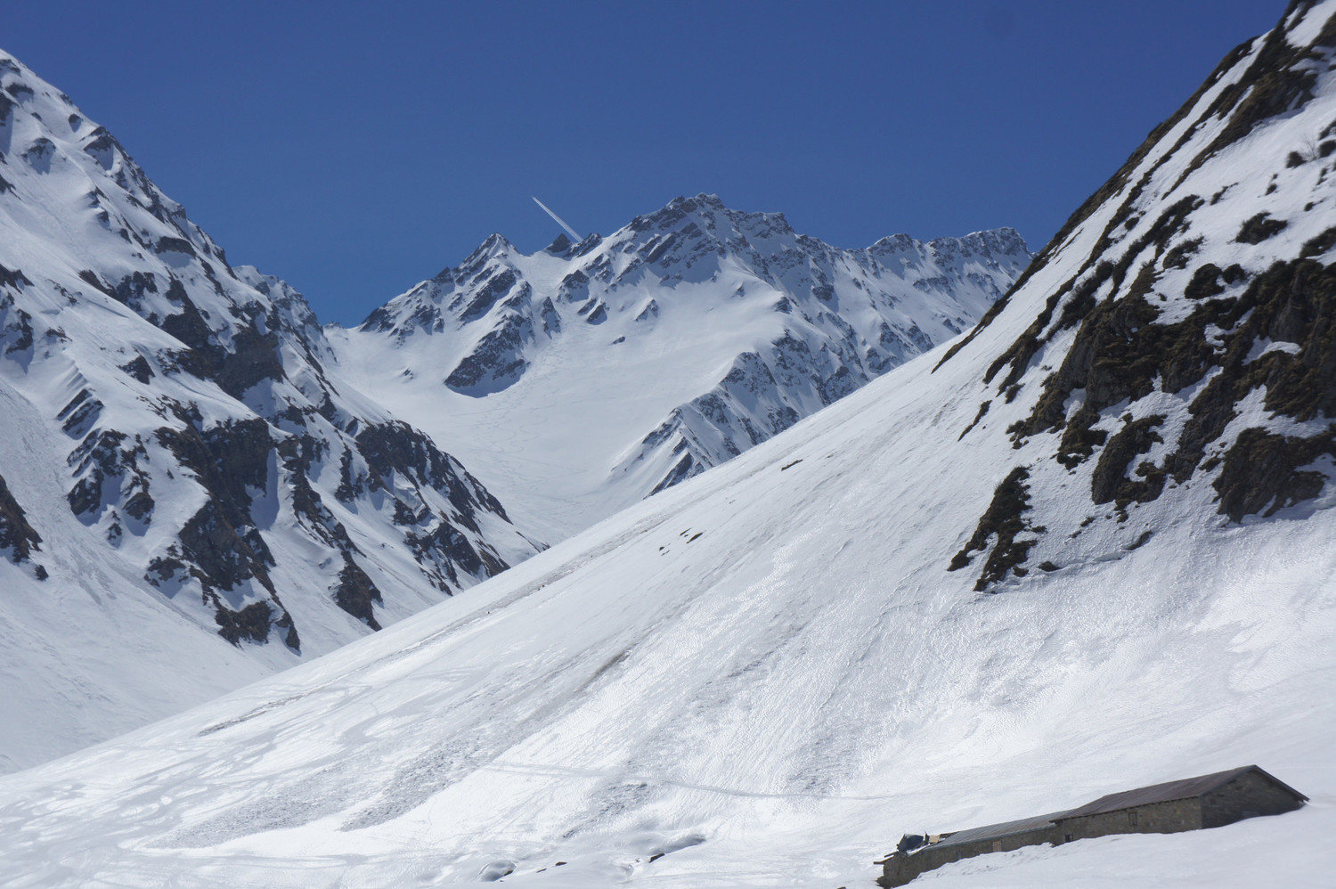 couloir de pt 2833 (au fond au centre) tracé