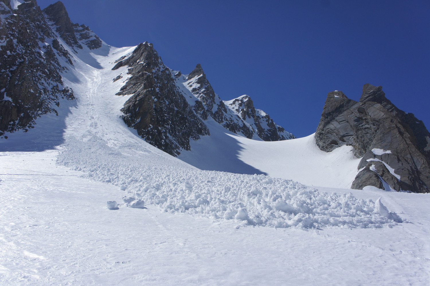 a la base de couloir NE de GG