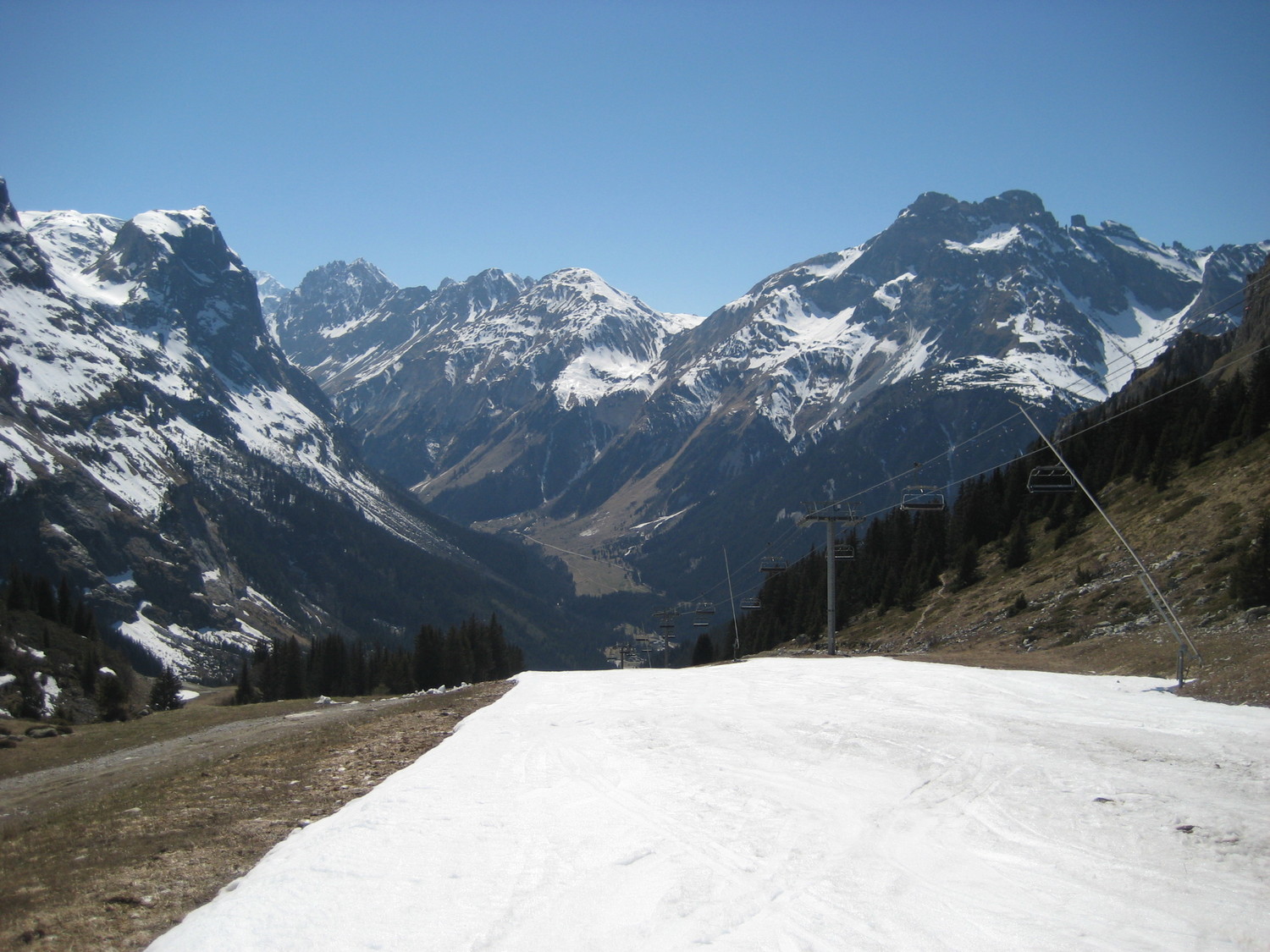 un peu de neige sur les pistes