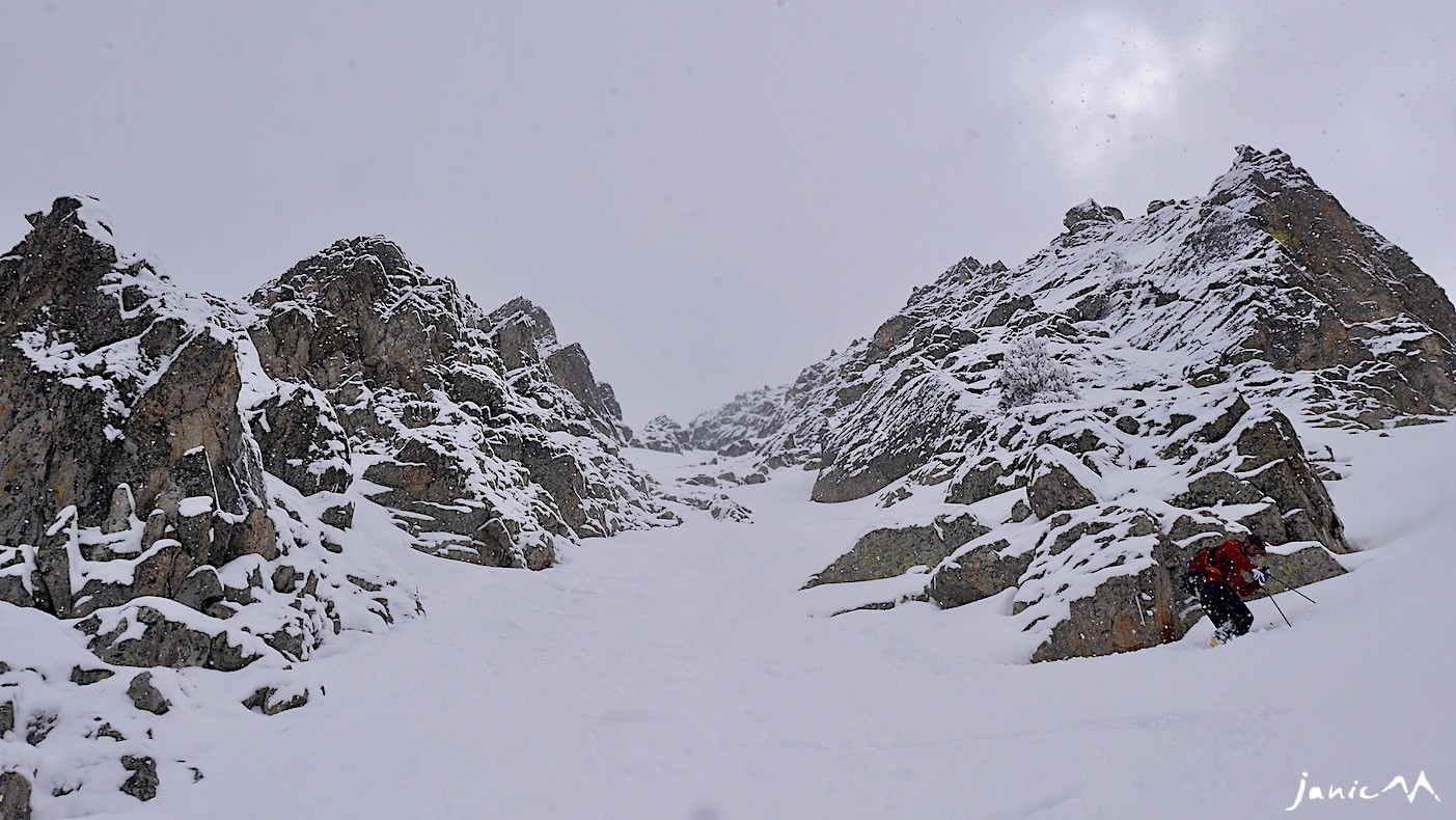 Au pied du couloir NW après la descente