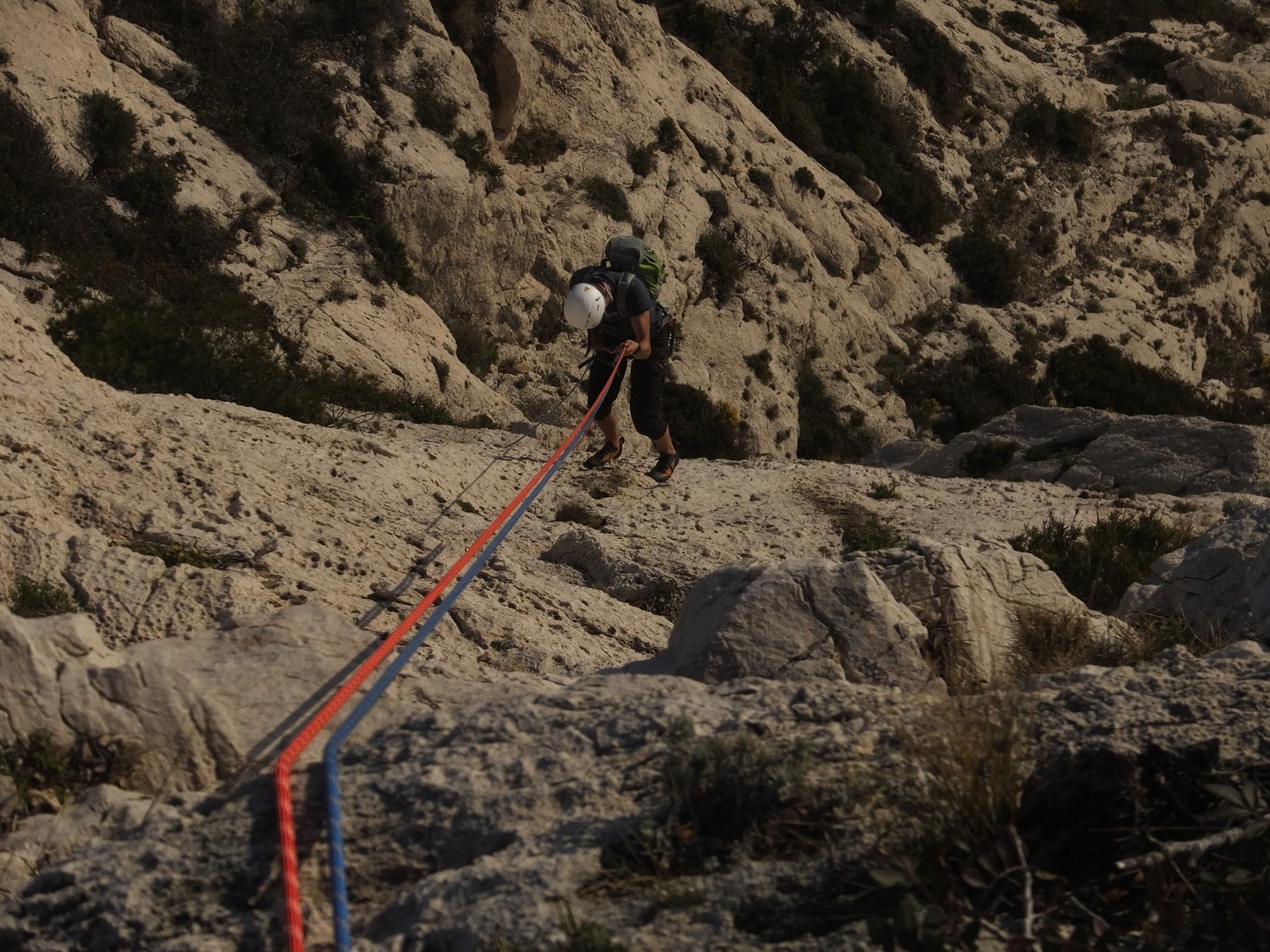 Descente en rappel dans la voie