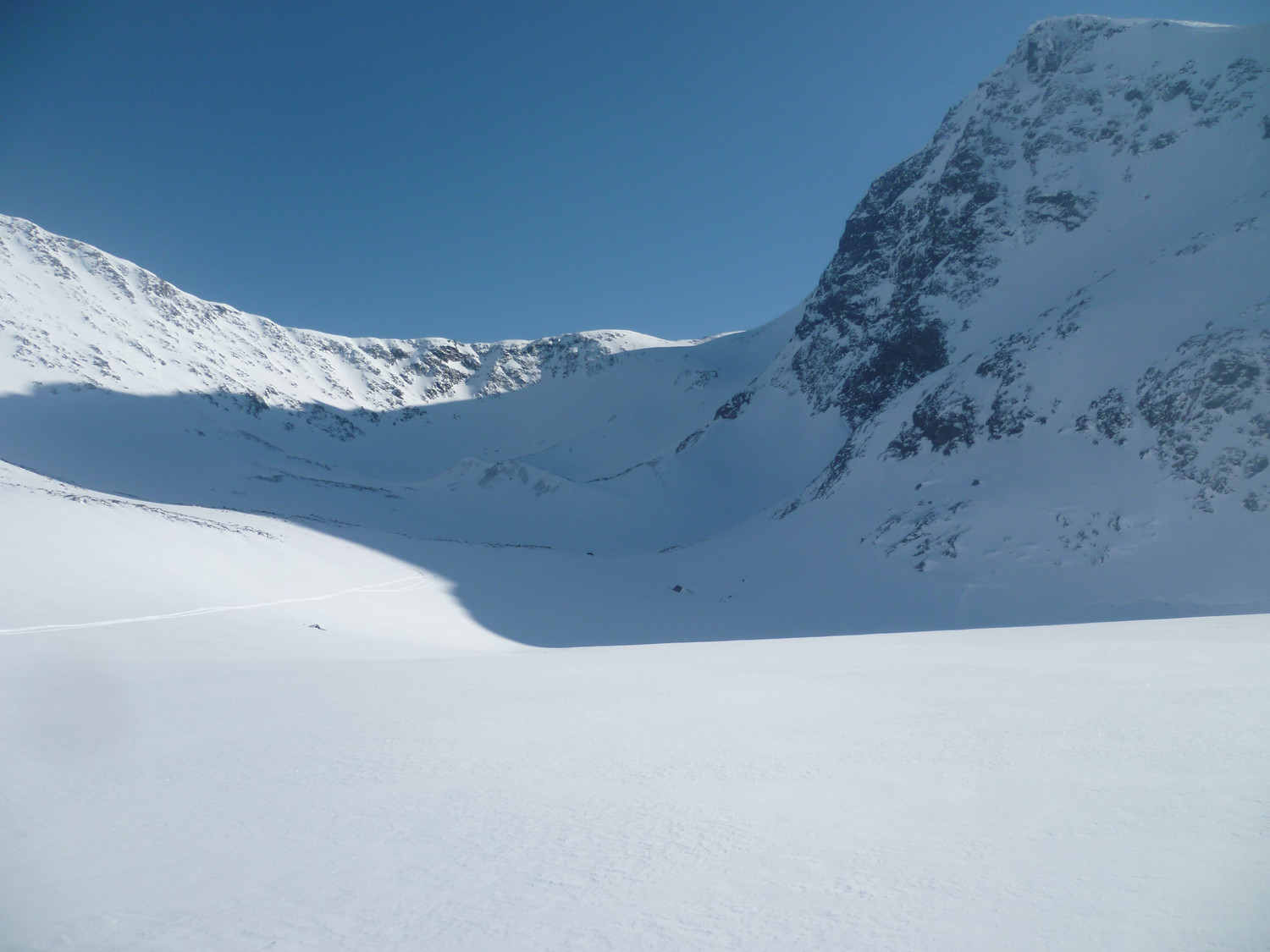 Descente depuis le col entre le Storgalten et le Kaldallstinden