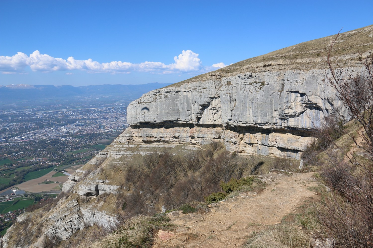 parapente sur la falaise